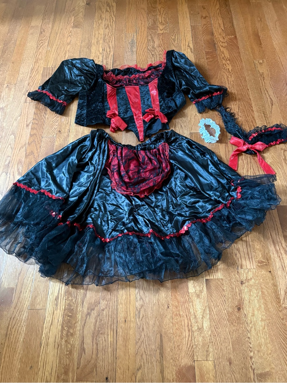Amazon Black and Red Women's Halloween Costume Two-Piece Dress Set